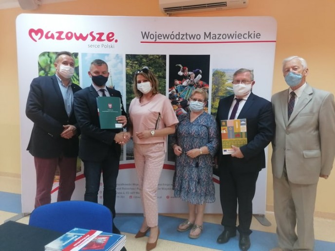 2 miliony od Samorządu Województwa Mazowieckiego na kanalizację w Garbatce-Długiej. Dziś podpisano umowę